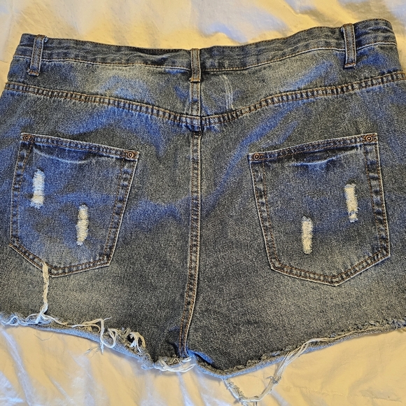 BooHoo Non-Stretch Dark Denim Shorts - Picture 4 of 6
